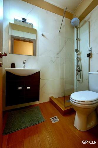 a bathroom with a toilet and a sink and a shower at Gpxclr MicroLuxeSuite in Larisa