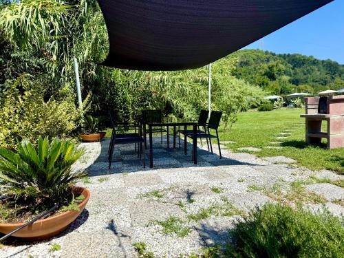 Κήπος έξω από το Le Village Sarzana