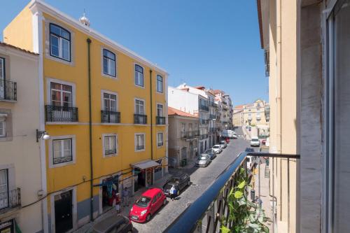 Alfama Bright Apartment