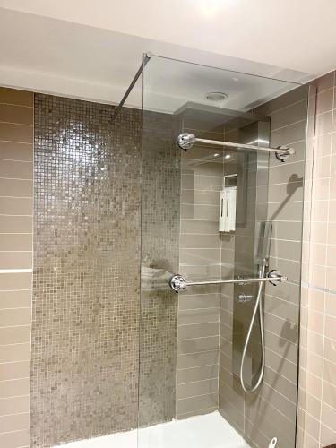 Ένα μπάνιο στο Shared Duplex Apartment Nice-Port