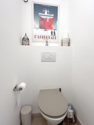 Ένα μπάνιο στο Shared Duplex Apartment Nice-Port