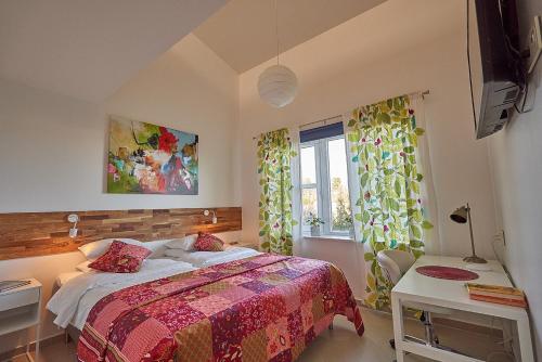 a bedroom with a bed and a window at Staylong Hotell in Täby