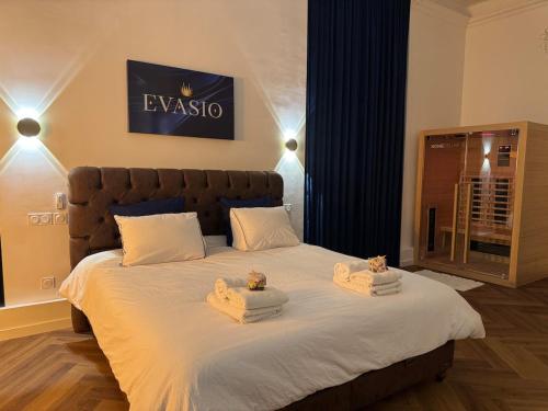 a bedroom with a large bed with towels on it at Evasio Suite in Sedan