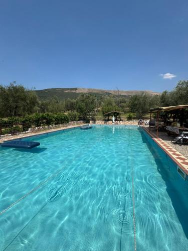 a large swimming pool with blue water at L'Oasi in Auletta
