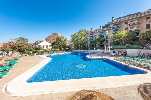 Spain Breaks - 2 bed family apartment Benalmádena with pool, Airco, WiFi