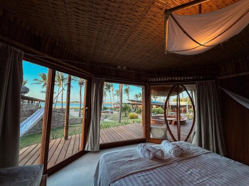 Ένα ή περισσότερα κρεβάτια σε δωμάτιο στο BAMBU BLU Lagoon Homes - Ilha do Guajiru