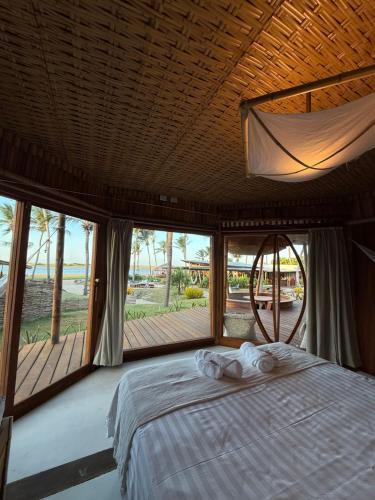 Ένα ή περισσότερα κρεβάτια σε δωμάτιο στο BAMBU BLU Lagoon Homes - Ilha do Guajiru