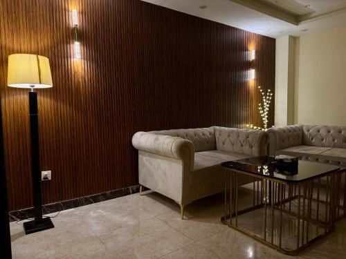 Χώρος καθιστικού στο Specious&modern 1BR Apartment in the Heart of Islamabad