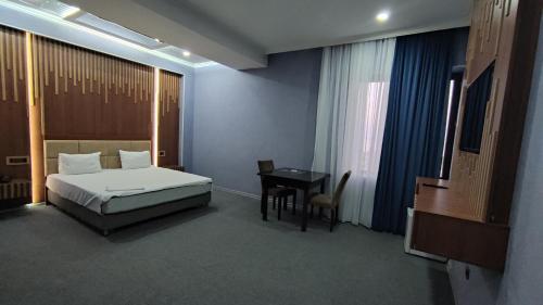 Кровать или кровати в номере Cornerche Center Baku