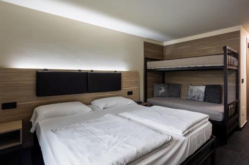 Postel nebo postele na pokoji v ubytování Hotel Loredana