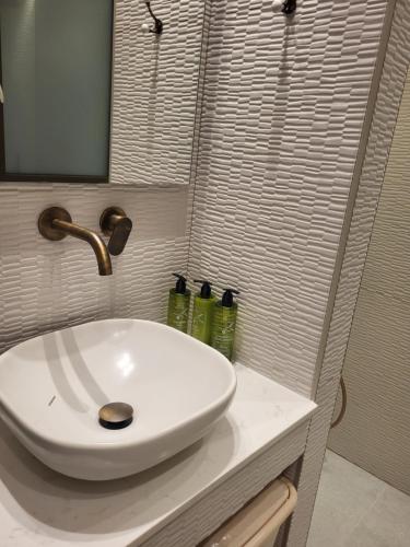 a white sink in a bathroom with a mirror at villas cape in Plateies