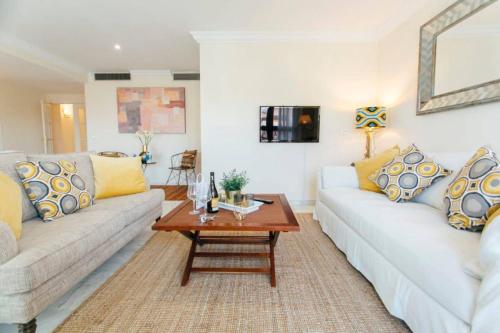 Spacious 3BR fantastic balcony central location