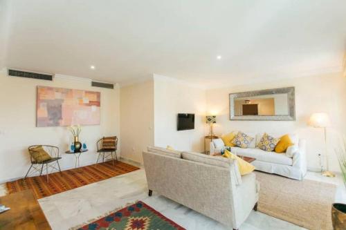 Spacious 3BR fantastic balcony central location