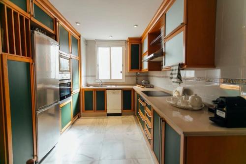 Spacious 3BR fantastic balcony central location