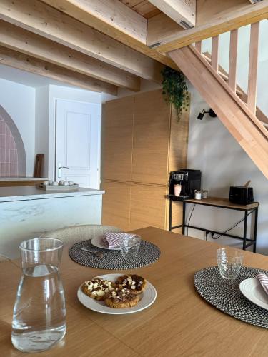 a table with two plates of food on top of it at La Parenthèse Naillousaine in Nailloux