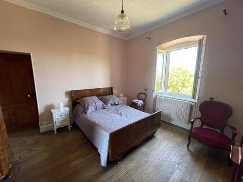Postel nebo postele na pokoji v ubytování Domaine d Aumont in Ségala
