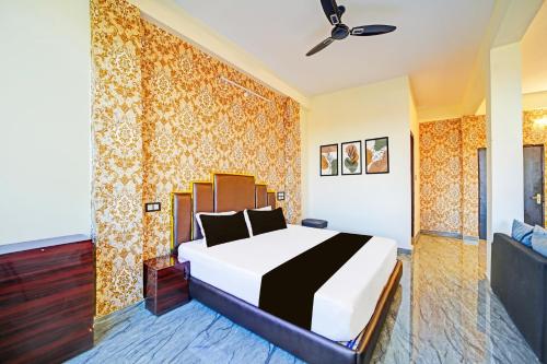a bedroom with a bed in a room at Super Hotel O York Residency in Bhopal