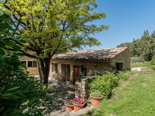 Ermitage Saint Quinis - Le Levant, lodge eco ondes en pierre