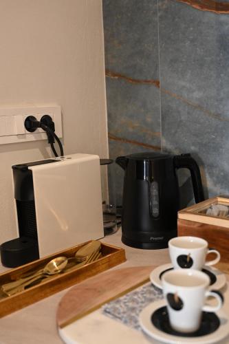 Kemudahan buat kopi dan teh di Restia Luxury Loft