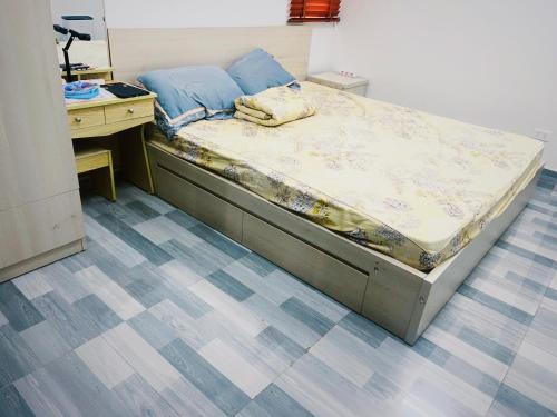 Ένα ή περισσότερα κρεβάτια σε δωμάτιο στο Rose Garden Homestay