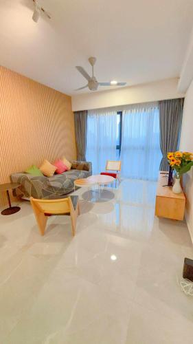 Ruang duduk di Golden New Nest INN 金巢新旅居!!near THE Exchange TRX & Bukit Bintang & Pavilion & Suria KLCC!!Agile luxury suites