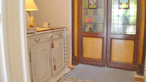 C'est une maison bleue - a blue lodge in Bordeaux