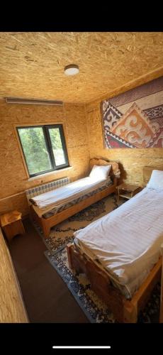 Postel nebo postele na pokoji v ubytování Taberik Ethno Resort