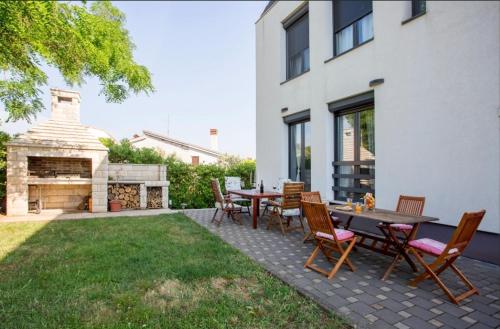 Apartment Karlo in Stinjan