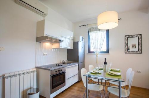Apartment Karlo in Stinjan