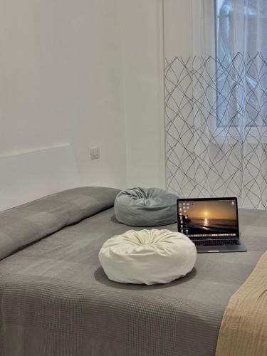 a laptop computer sitting on top of a bed at La Casa di Anna, a un passo dal mare in Rapallo