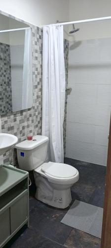 Ένα μπάνιο στο Apartamento en Andalucía Valle