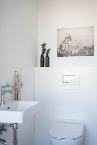 Modernes Dachgeschoss-Apartment mit Balkon in Wien - Nähe Westbahnhof
