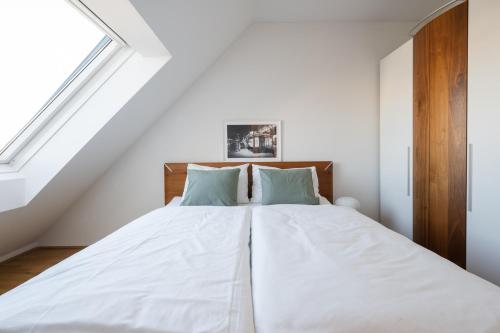 Modernes Dachgeschoss-Apartment mit Balkon in Wien - Nähe Westbahnhof