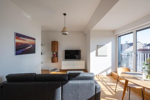 Modernes Dachgeschoss-Apartment mit Balkon in Wien - Nähe Westbahnhof