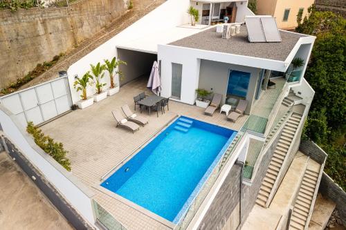 an aerial view of a house with a swimming pool at Villa António in Arco da Calheta