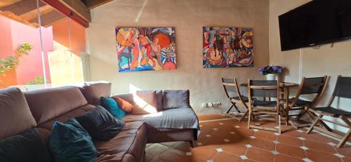 Luxury 2-Bed Apartment Elviria - Pool Sauna & gym