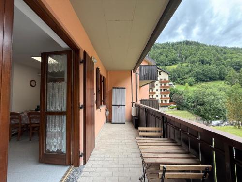 a balcony with benches and a view of a building at Monolocale, 200m dalle piste, Neve a due passi in Le Bratte