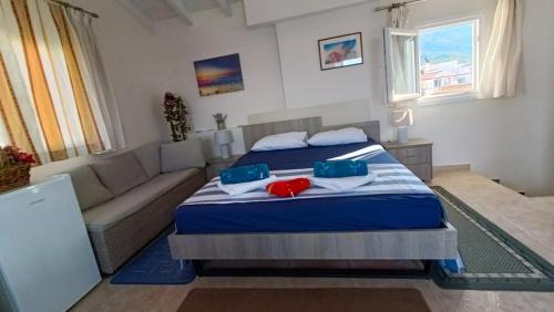 Кровать или кровати в номере Beautiful rooftop with a hot tub