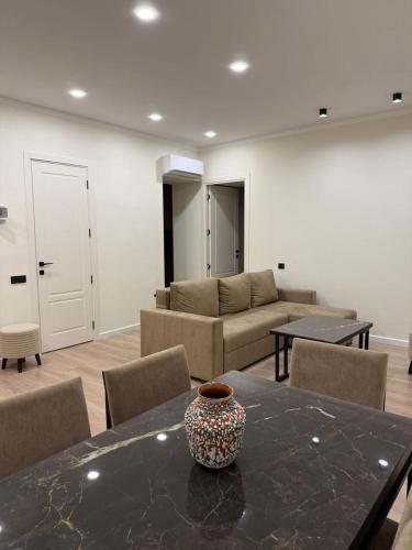 Deluxe Modern 2 bedroom Apartment in City Center, Republic Square