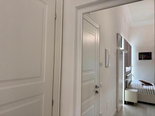 a white door in a room with a bedroom at Le Suite del Duomo in Cava deʼ Tirreni