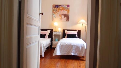 C'est une maison bleue - a blue lodge in Bordeaux