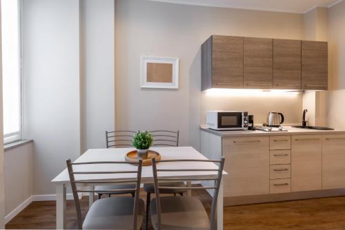 DUOMO2 - Magnifico Apt con 2 Camere e 2 Bagni