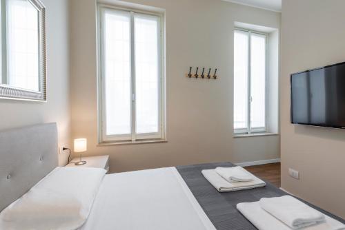DUOMO2 - Magnifico Apt con 2 Camere e 2 Bagni