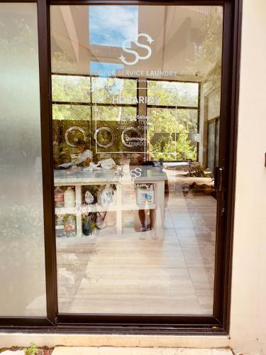 a store window with a reflection of a table in it at Jungle Guardian - Rooftop Pool & Beach Club in Zona Hotelera Tulum in Tulum