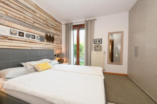 Martin apartment with pool & terrace near center salò & lake Garda photo 2