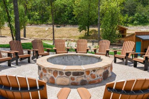 Φωτογραφία από το άλμπουμ του Creekside Retreat 4BR/4BA +Pond View at Tall Timber Camp σε Melva