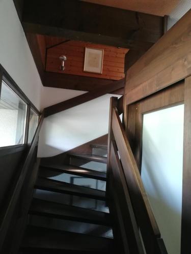 a staircase in a tiny house at Großzügige und kunstvolle Dachgeschosswohnung in Leichlingen