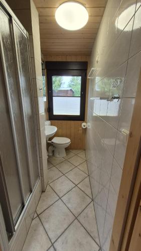 Ένα μπάνιο στο Ferienhaus 262 am Zeulenrodaer Meer