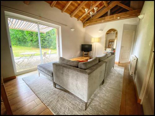 A television and/or entertainment centre at La Grange charentaise