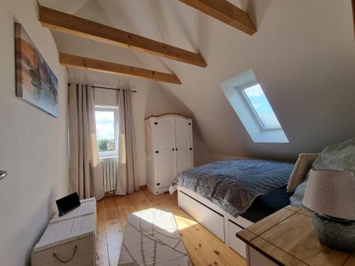 Postel nebo postele na pokoji v ubytování Ferienhaus in Ostseenähe auch mit Pferd